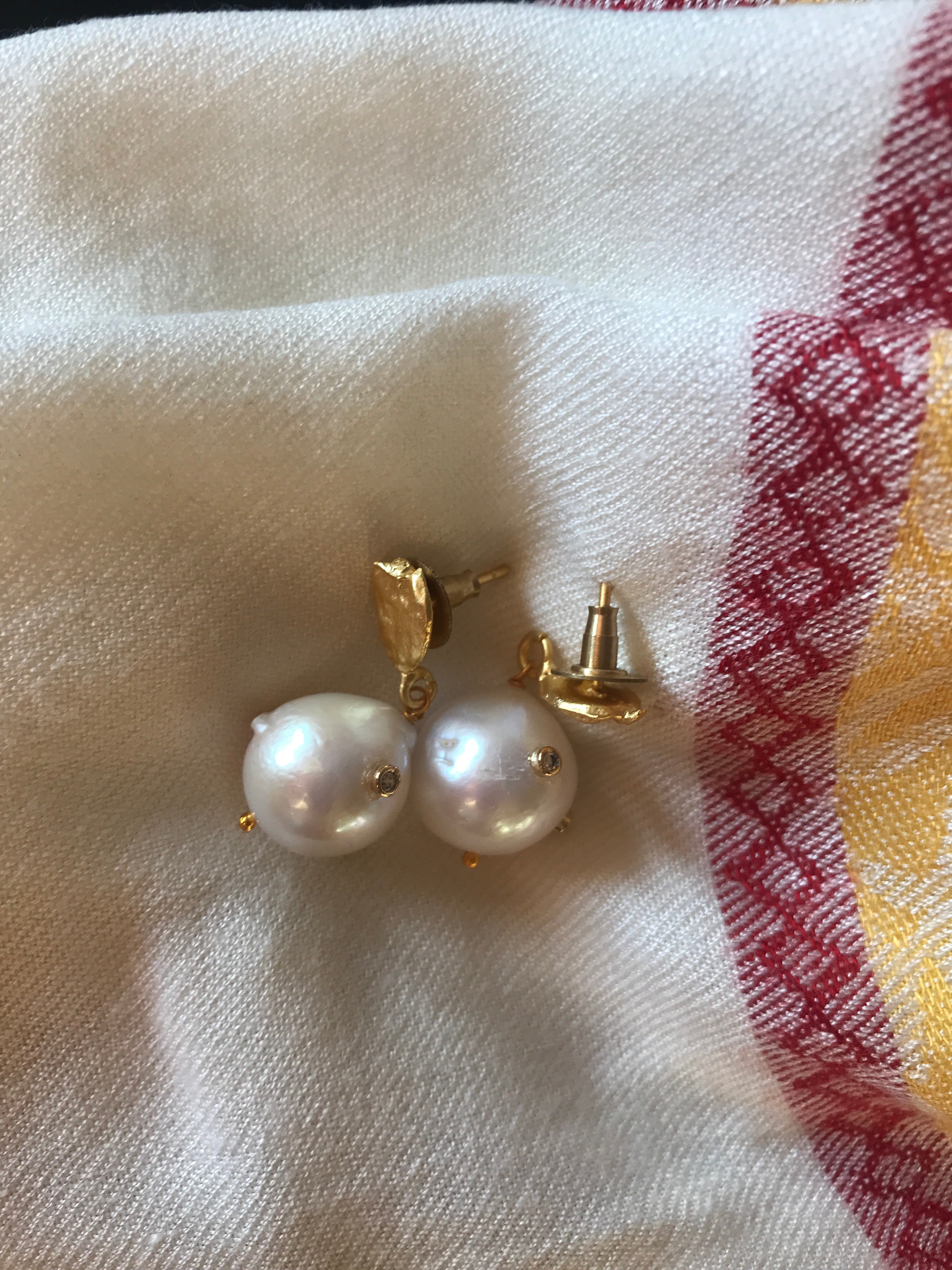 Number 4025: ANGELOS earrings and bracelet.